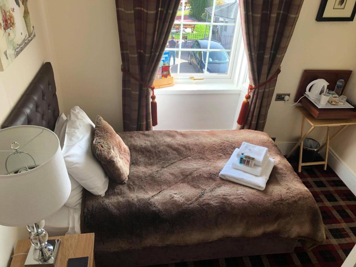 Haughton Arms Hotel Alford  Екстериор снимка